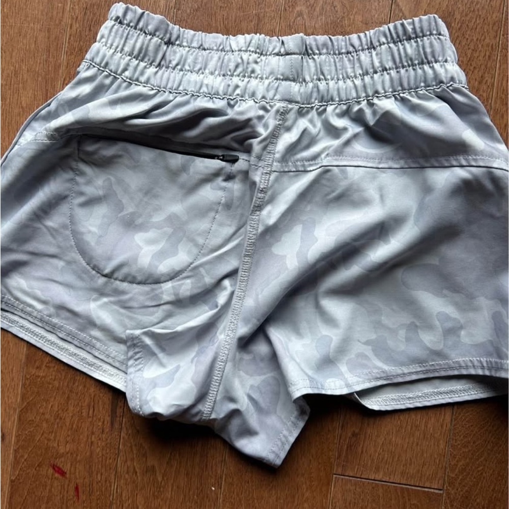 Like new (worn once) Vuori XS Gray Women's Camouflage Shorts